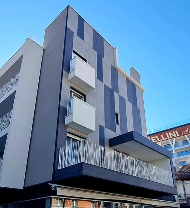 Monaco Apartments Lignano Sabbiadoro Esterno foto